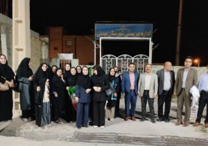 برپایی میز خدمت اداره بهزیستی بهمئی در تجمعات شبانه