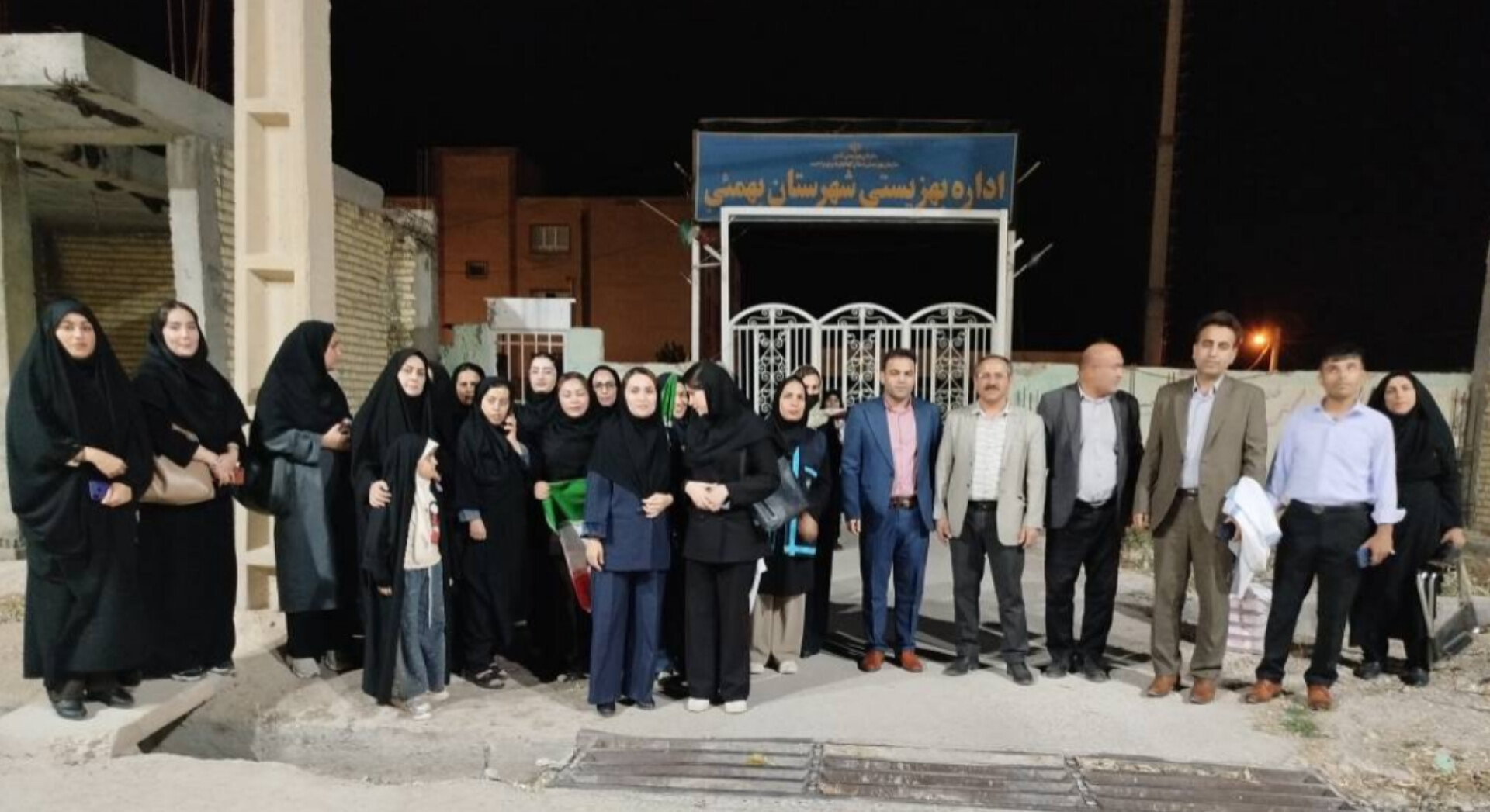 برپایی میز خدمت اداره بهزیستی بهمئی در تجمعات شبانه برپایی میز خدمت اداره بهزیستی بهمئی در تجمعات شبانه